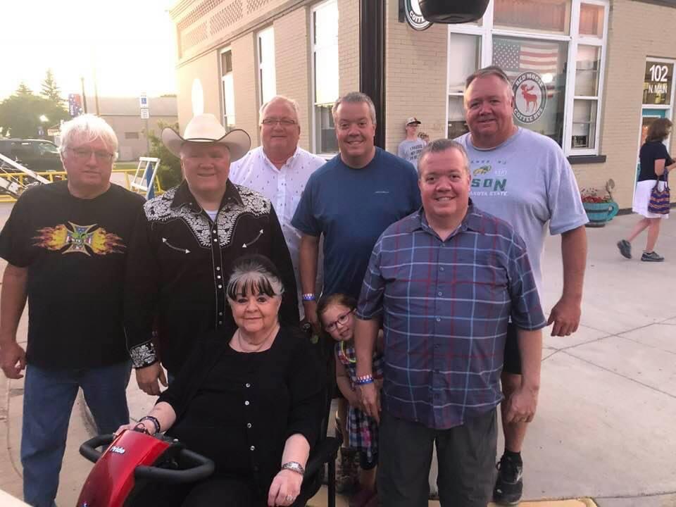 North Dakota Today | AVID students and Mark Longie